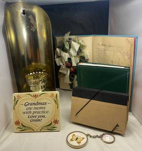 lot 64 image: Eclectic Decorator Items