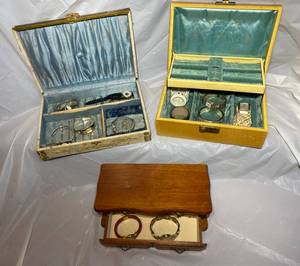 lot 152 image: Vintage Jewelry Box with several watches