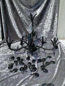 lot 200 image: Black Chandelier
