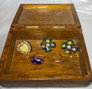 lot 169 image: Small Decorative Box with Rings