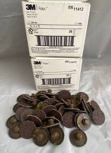 lot 210 image: 3M Roloc Sanding Disk 36 grade 2 Boxes