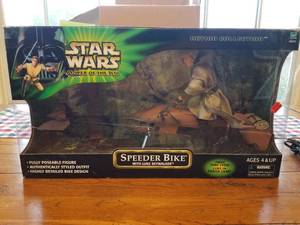 lot 1 image: Star Wars Speeder Bike with Luke Skywalker