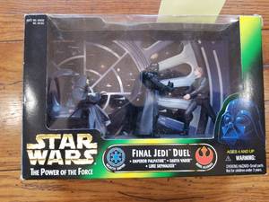 lot 158 image: Star Wars - Final Jedi Duel action figures