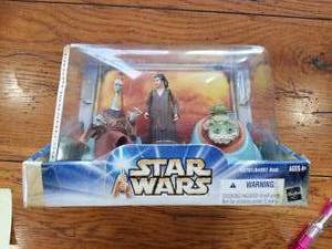 lot 41 image: Star Wars - High council figures