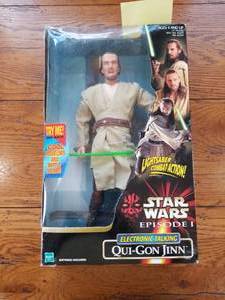 lot 122 image: Star Wars Qui-Gon Jinn action figure