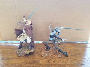 lot 45 image: Star Wars unleashed - Aayla Secara and Obi-Wan Kenobi figures