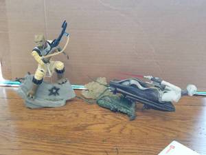 lot 144 image: Star Wars unleashed - Bossk and Asajji Ventress figures