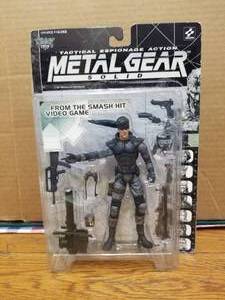 lot 185 image: Metal Gear tactical espionage action Solid action figure