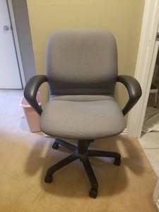 lot 213 image: Office Chair