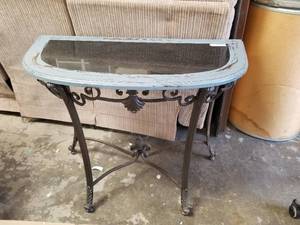 lot 271 image: Side Table