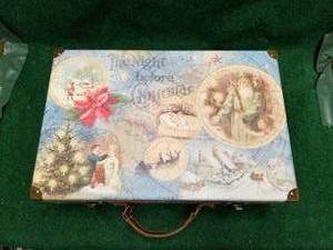 lot 251 image: Christmas themed storage box