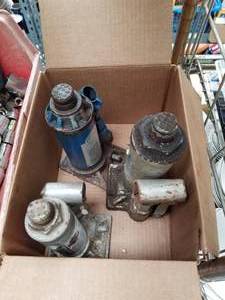 lot 249 image: Hydraulic jacks