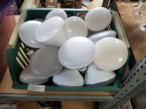lot 302 image: Lightbulbs