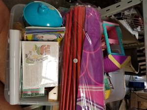 lot 303 image: Box of toys