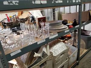 lot 314 image: Shelf lot