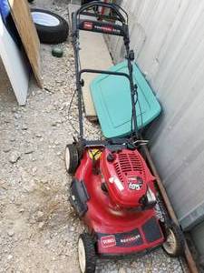 lot 336 image: Toro Lawnmower for parts of repair