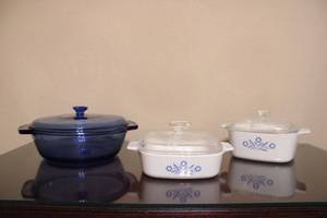 lot 18 image: Anchor Hawking Blue Lidded Glass Dish, Pyrex Blue Cornflower Lidded Dishes ( 1 Liter and 1 12 Quart)