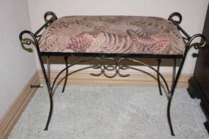lot 16 image: Metal Framed Vanity Stool with Leaf Upholstered Cushion Seat