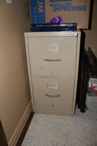 lot 33 image: 2 Drawer Locking File Cabinet with Key