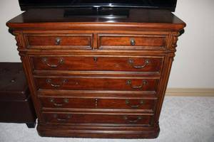 lot 1 image: Dresser with Lock and Keys