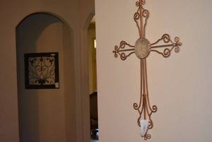 lot 25 image: Metal Wall Art,  CROSS AND FRAMED METAL see pictures