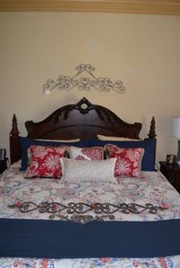 lot 23 image: Metal Wall Art, see pictures (Bed not included), 3 Total