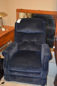 lot 37 image: Lane Furniture Reclining Arm Chair