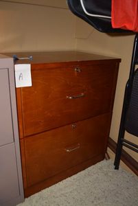 lot 39 image: 2 Drawer Locking Lateral File Cabinet with Keys plus Hanging Folders