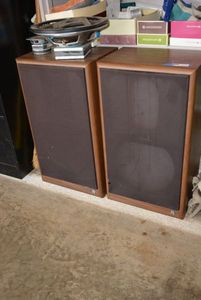 lot 40 image: Vintage AR Speakers Nonworking see pics