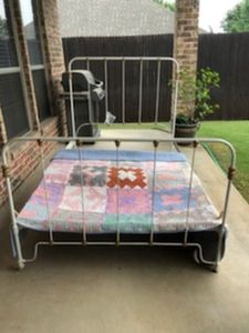 lot 4 image: Antique Metal Bed Frame