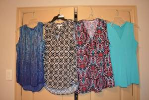 lot 56 image: Womens Sleeveless Tops Size M, Includes Apt.9, Dana Buchman Brands