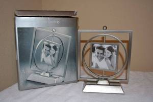 lot 49 image: Royal Limited Swivel Photo Desk Frame
