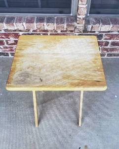 lot 77 image: TV Table