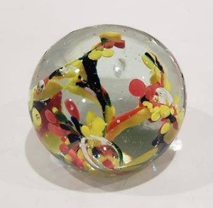 lot 84 image: Joe Zimmermann (Attributed, 1963-1986, Zimmermann Art Glass Company) style triple trumpet flower glass half dome paperweight.