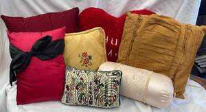 lot 734 image: Throw pillows