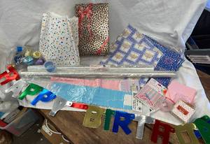 lot 735 image: Gift wrap and party dcor