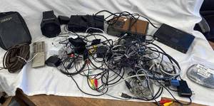 lot 737 image: Assorted electronics