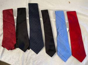 lot 748 image: Mens Neck Ties