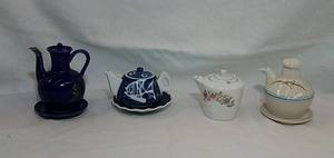 lot 610 image: Asian Tea Pots