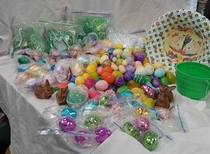 lot 609 image: Easter items