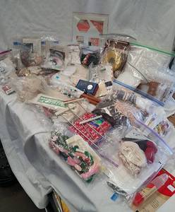 lot 626 image: Craft supplies