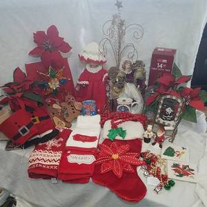 lot 633 image: Christmas items