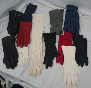 lot 638 image: Gloves