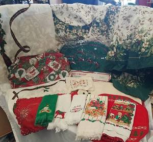 lot 642 image: Christmas Table Linens and Towels