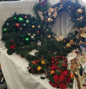lot 643 image: Christmas greenery