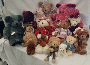 lot 651 image: Stuffed Bears