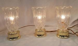 lot 655 image: 3 Brass and glass lamps