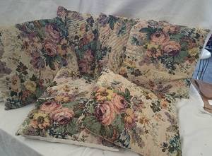lot 657 image: 6 Tapestry pillows