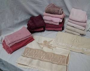 lot 677 image: Towels &amp Washrags