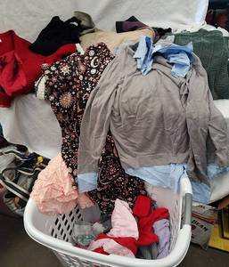 lot 694 image: Clothing